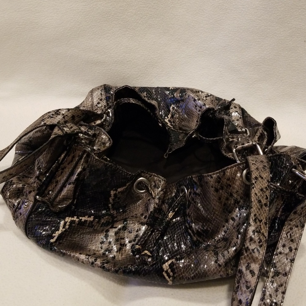 Drawstring snakeprint bag. - Picture 2 of 8